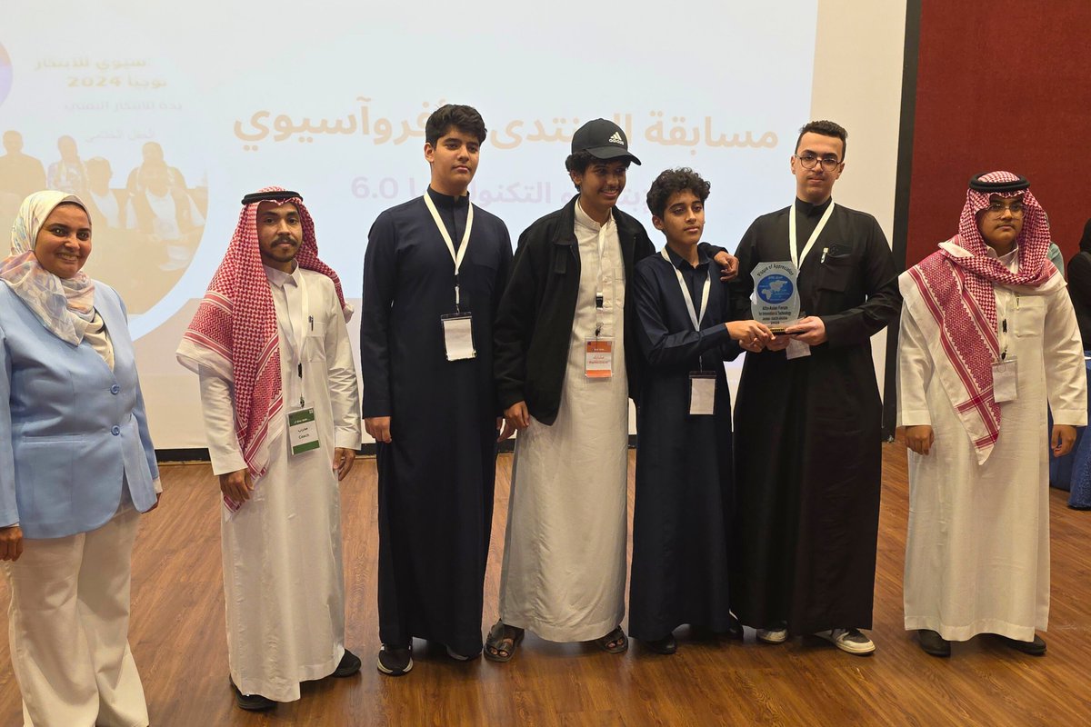 Faisaliya_Sch's tweet photo. بكل فخر تهنئ شركة مدارس الفيصلية الأهلية 🎉
أبناءها الطلاب لحصولهم على المركز الثاني 🥈🏆
في مسابقة المنتدي الأفروآسيوي للابتكار والتكنولوجيا
ضمن فئتي ريادة الأعمال وروبوتات البولينج
#مدارس_الفيصلية_الأهلية 
#نقود_مستقبل_التعليم https://t.co/Z6ycd91wTB
