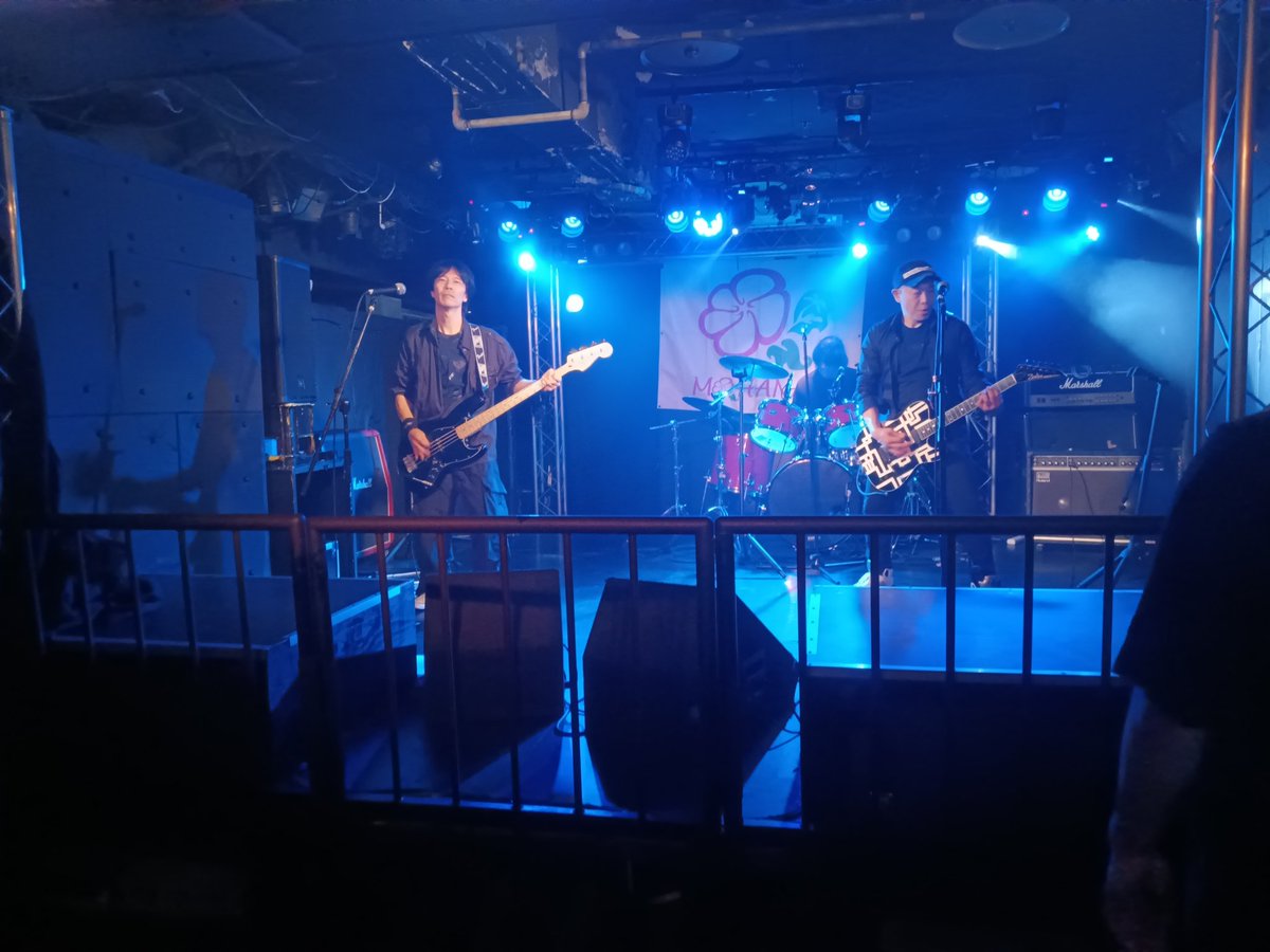 okachan0306's tweet photo. #TightRope
まずは #CraftOne の
皆さんの演奏☺️
布袋さんのコピーと
言う事で知ってる曲ばかり
😆
気持ちが和む〜😀 https://t.co/EM0cwsDwnS