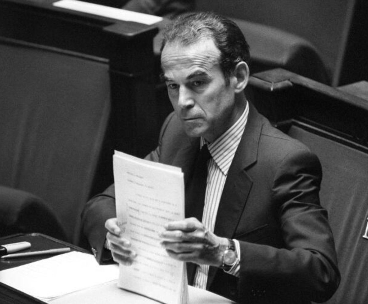 C'est l'épisode d'octobre, on parle d'un avocat-ministre-politique So 80's! #robertbadinter

Un super épisode à deux voix <a href="/nmarijon/">Noémie Marijon</a> et <a href="/ValerieAMaitre/">VAM🎙</a> <a href="/Podcut_label/">Podcut</a> #podcast
smartlink.ausha.co/so-80-s/un-min…