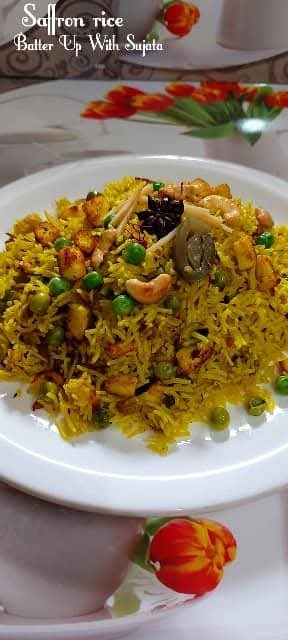 Saffron rice with pickled jalapeno and ginger julienne. A no onion garlic aromatic rice with fried paneer or cottage cheese cubes, saffron or kesar and all the aromatic whole spices. Easy to make and absolutely delicious one pot rice dish. batterupwithsujata.com/2020/09/saffro…