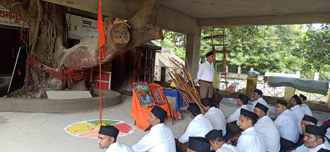 करोड़ों स्वयंसेवकों के गुरू परम् पवित्र भगवा ध्वज...🚩

<a href="/RSSorg/">RSS</a> #RSSorg #RSS #RSS100 #MannKiBaat