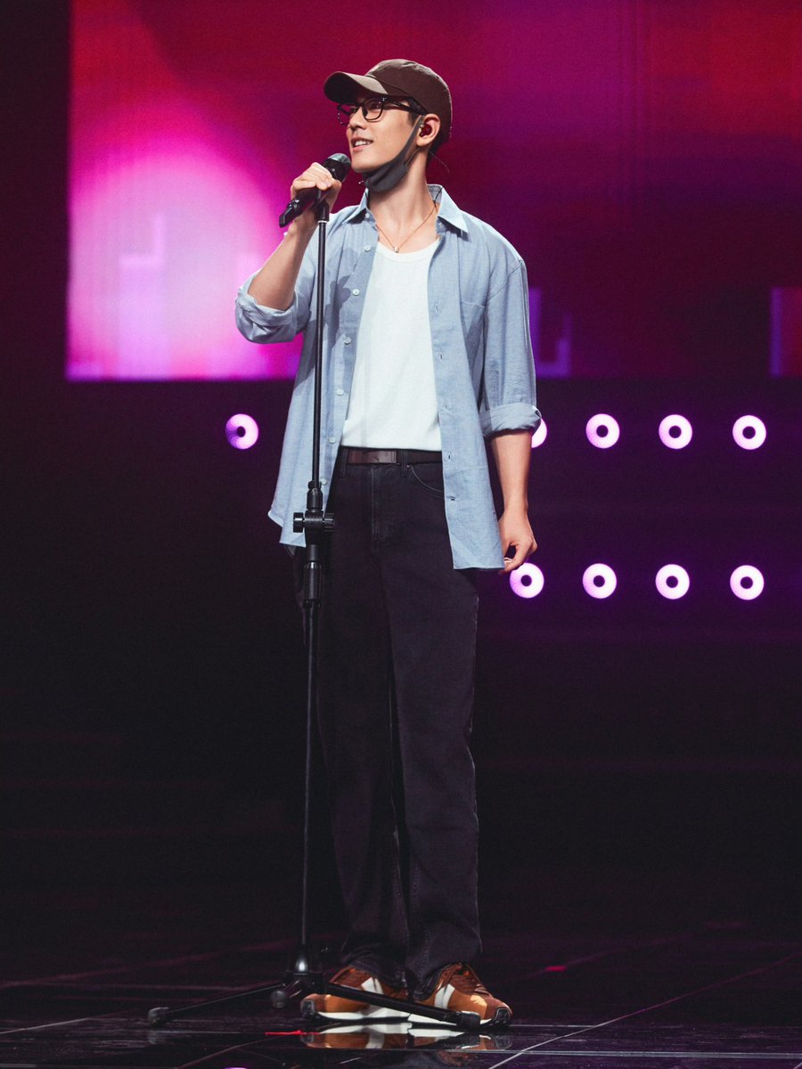 2025.09.28 XZ.Studio Weibo⭐️

    “ระหว่างซ้อมอยู่ในสปอตไลท์ของเซียวจ้าน 🎤 คืนนี้เจอกันบนเวที~ 

4 รูป 
📷: 肖战工作室
weibo.com/6643123988/521…

#XiaoZhan #肖战 #เซียวจ้าน​
#XiaoZhanFCThailand