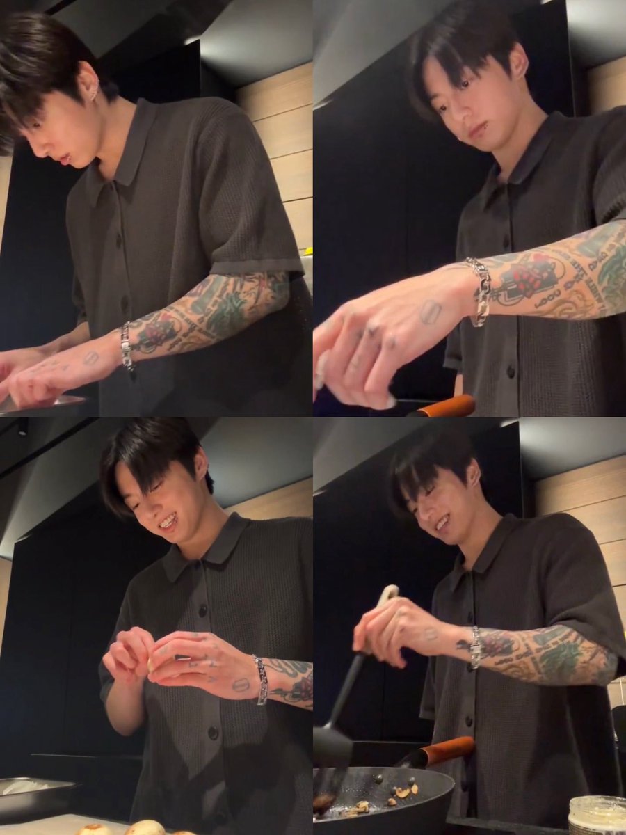 ละมาทำอาหารใส่แขนสั้นโชว์รอยสัก 😭😭😭 ใครไหวเอาเลย ส่วนกุกะลังซื้อพวงมาลัย จะเอามากราบเขาสามเวลาหลังอาหาร หล่อในระดับที่ต้องบูชาแล้ว