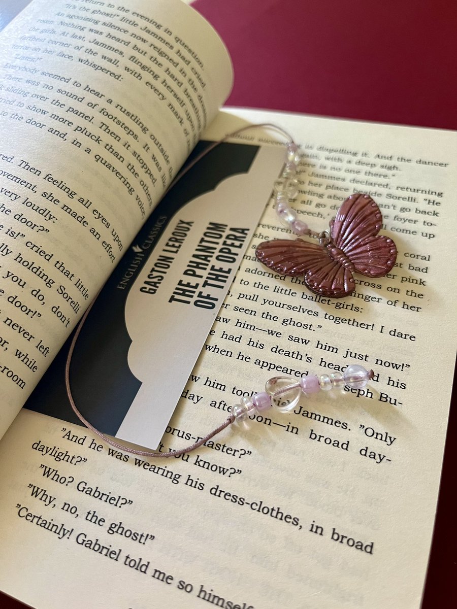 nayspacess's tweet photo. the book              vs             the bookmark https://t.co/qOmNFxvSIE