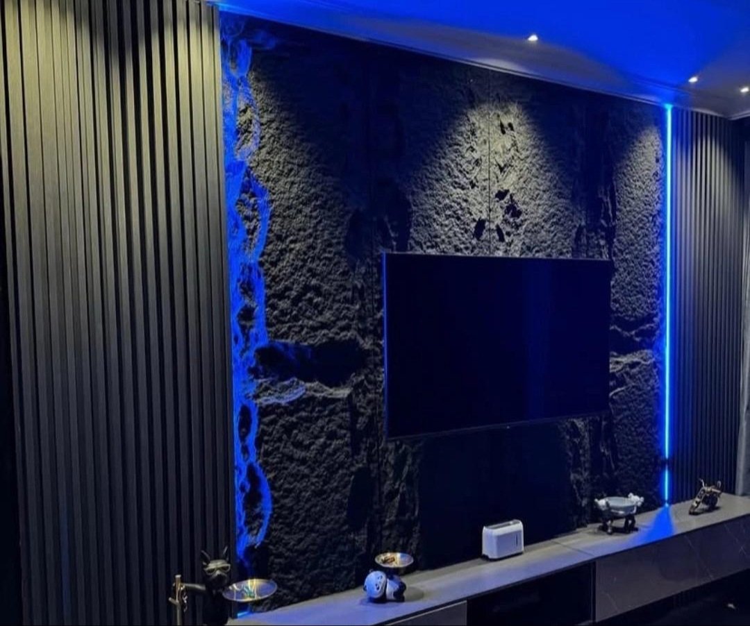 NaOgunsola's tweet image. Strong, stylish, and built to last. Who’s ready for a wall glow-up? 💡 ##InteriorByNamex #LuxuryLiving #StoneDesign #WallGoals