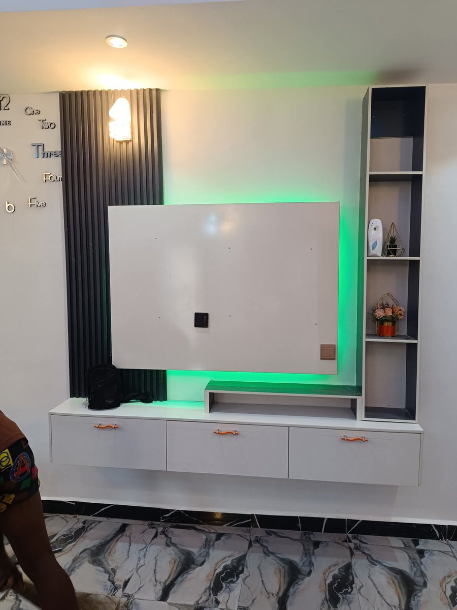 NaOgunsola's tweet image. Strong, stylish, and built to last. Who’s ready for a wall glow-up? 💡 ##InteriorByNamex #LuxuryLiving #StoneDesign #WallGoals