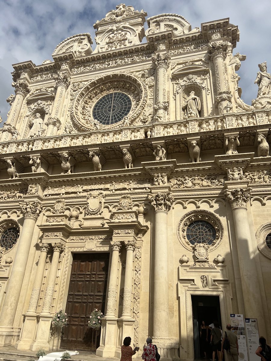 Feels great walking through the majestic portal to the Basilica di Santa Croce. I lit a lone candle for my dad, the real Pat Croce. 🙏