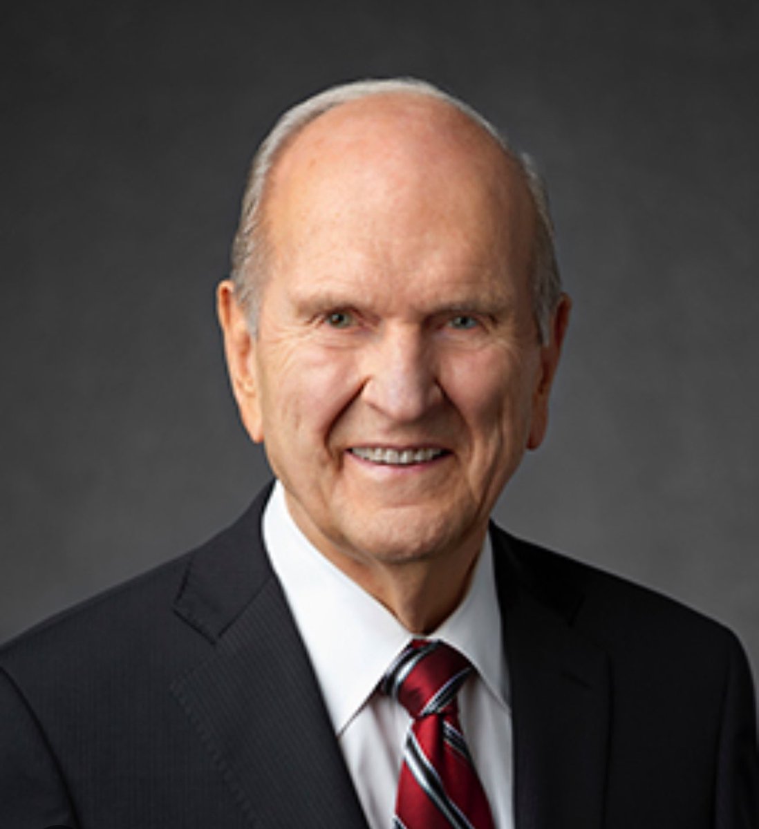 bdball's tweet photo. Despite being our beloved leader, I believe he has the greatest resume of any perhaps any person to live in modern times.
1- Renowned heart surgeon
2- Leader of a church with 17 million people
3- Living posterity of over 100 people at the time of his death. 

#RussellMNelson https://t.co/sy3dFG8kCi