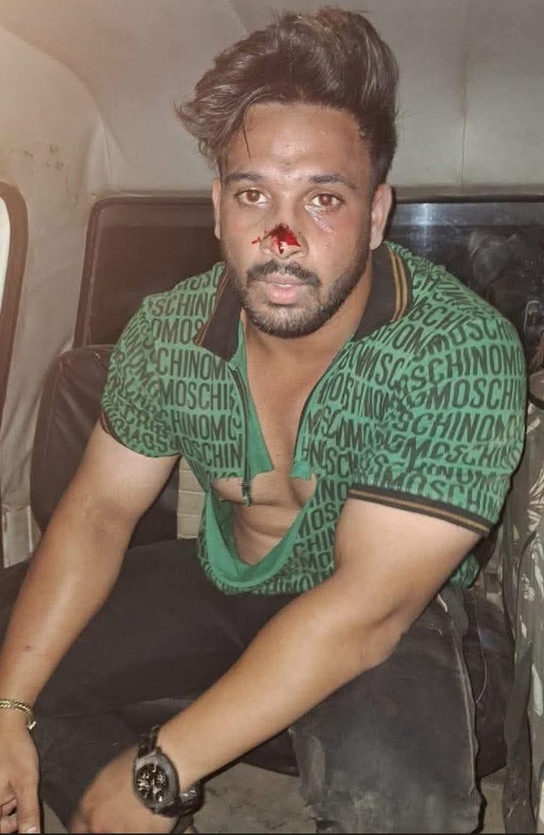 फरदीन भइया गरबे खेलने आए थे बजरंगदल ने इनके साथ ग़रबे खेल लिए आगे भी ऐसे मित्रो के साथ गरबे जारी रहेंगे इसलिए ध्यान रखे #स्वयं का….