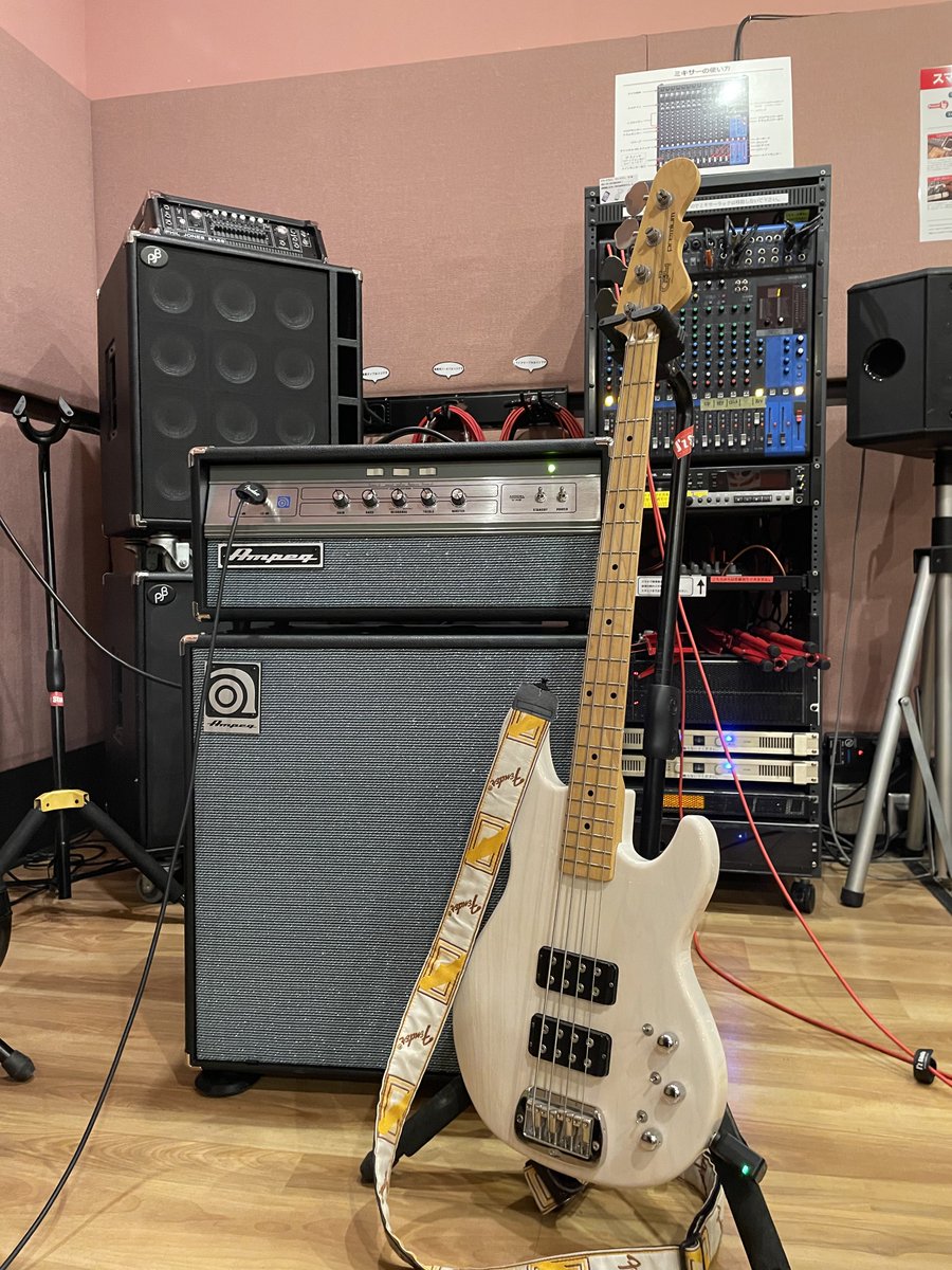 okkiena69's tweet photo. お疲れさまでした🎸
ampeg やっぱ良い音する♡
#ampeg
#V4B
#SVT212AV
#リアルアンプ推進委員会 https://t.co/0Qqaa4bHH9