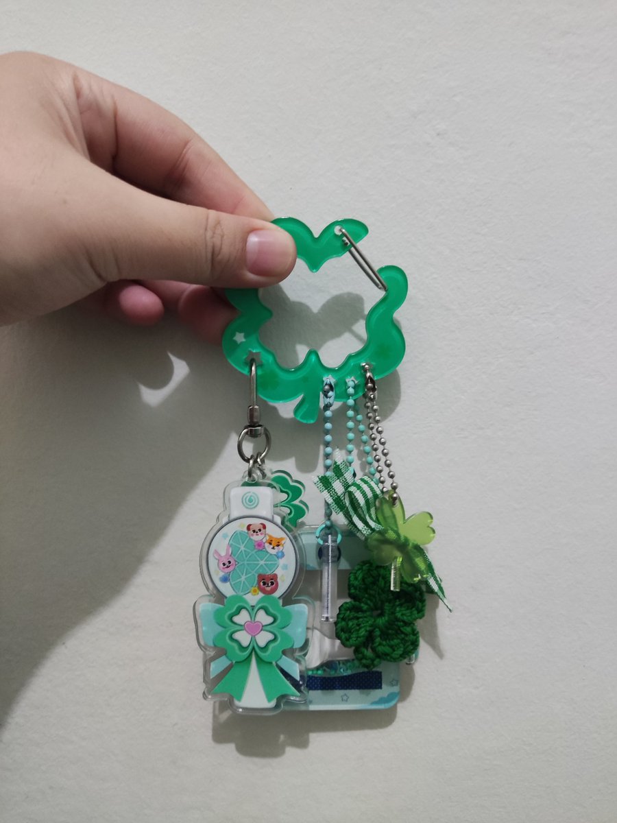 depressite's tweet photo. joan dan obsesinya pada clover https://t.co/GdRiYeFSIn