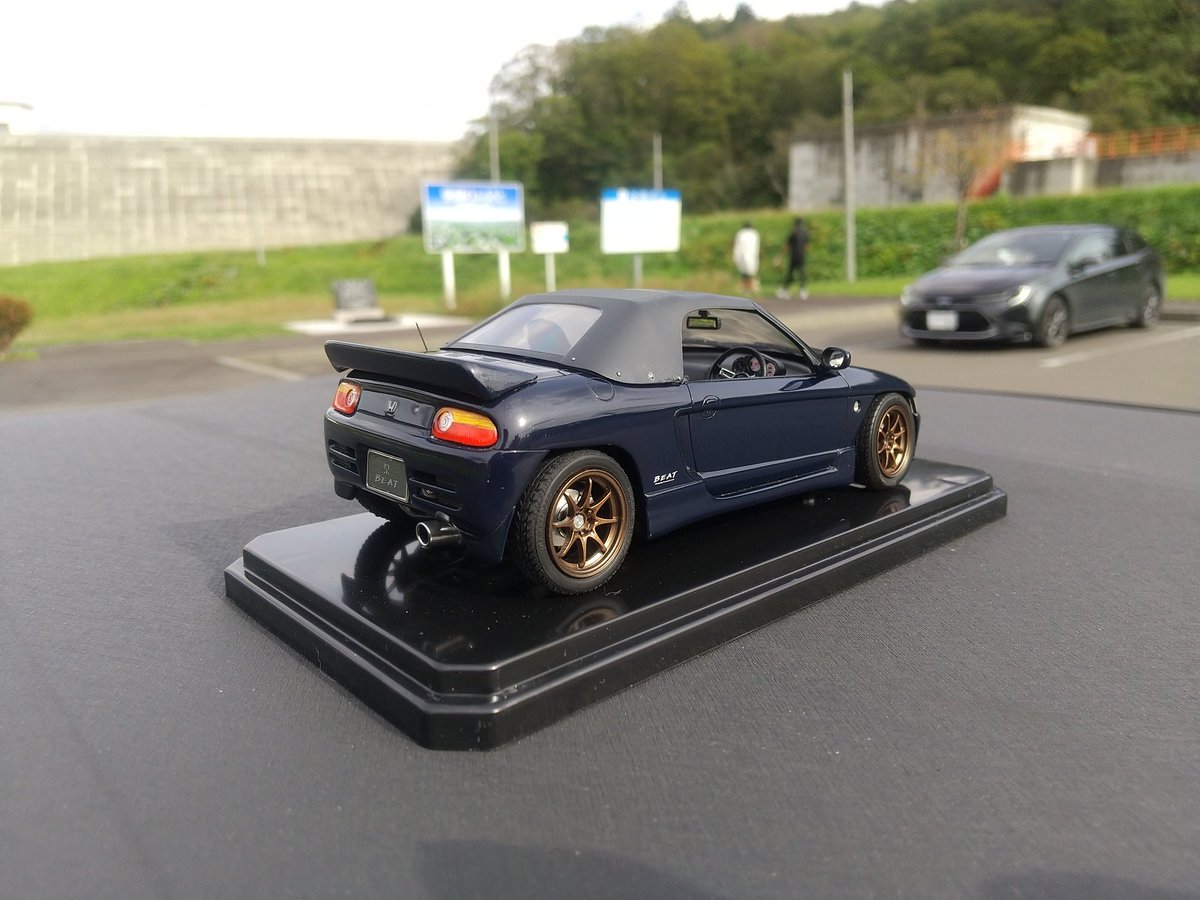 #アオシマ
#ビート
#愛車再現
最近、愛車のAI画像生成が流行っていますが、モデラーとしてプラモデルで愛車再現しました。
ドライブついでに1/1と1/24コラボロケしてきました😁
(屋根にちょこんと乗ってます)