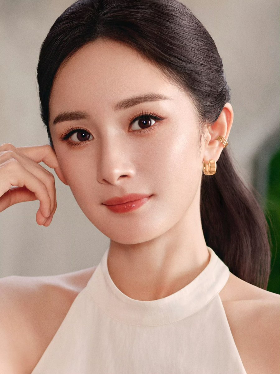 Queenbee_fox's tweet image. #YangMi for @EsteeLauder 

This picture is really elegant and expensive 

#YangMi's face and temperament always suit this kind of atmosphere 

She is really @EsteeLauder Global Spokesperson 😍

#YangMiEsteeLauderGlobalSpokeperson