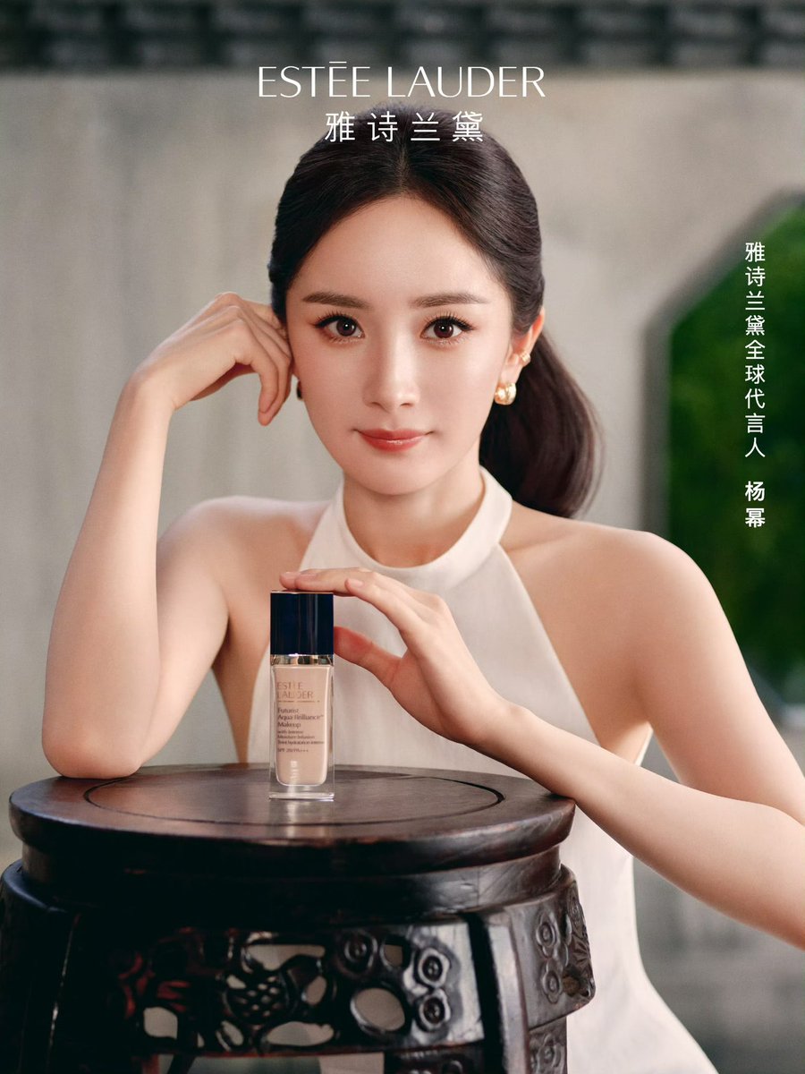 Queenbee_fox's tweet image. #YangMi for @EsteeLauder 

This picture is really elegant and expensive 

#YangMi's face and temperament always suit this kind of atmosphere 

She is really @EsteeLauder Global Spokesperson 😍

#YangMiEsteeLauderGlobalSpokeperson