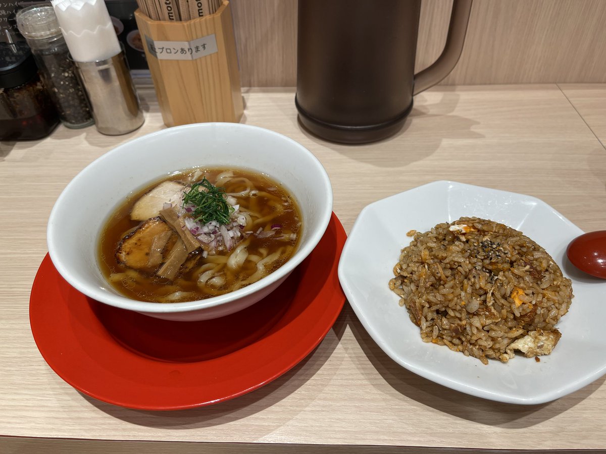 yosuke_dr's tweet photo. @731hanten 今日は半チャンの気分だったので喜多方セットいただきました。このスープ大好きです。 https://t.co/pqGvKIv6lL