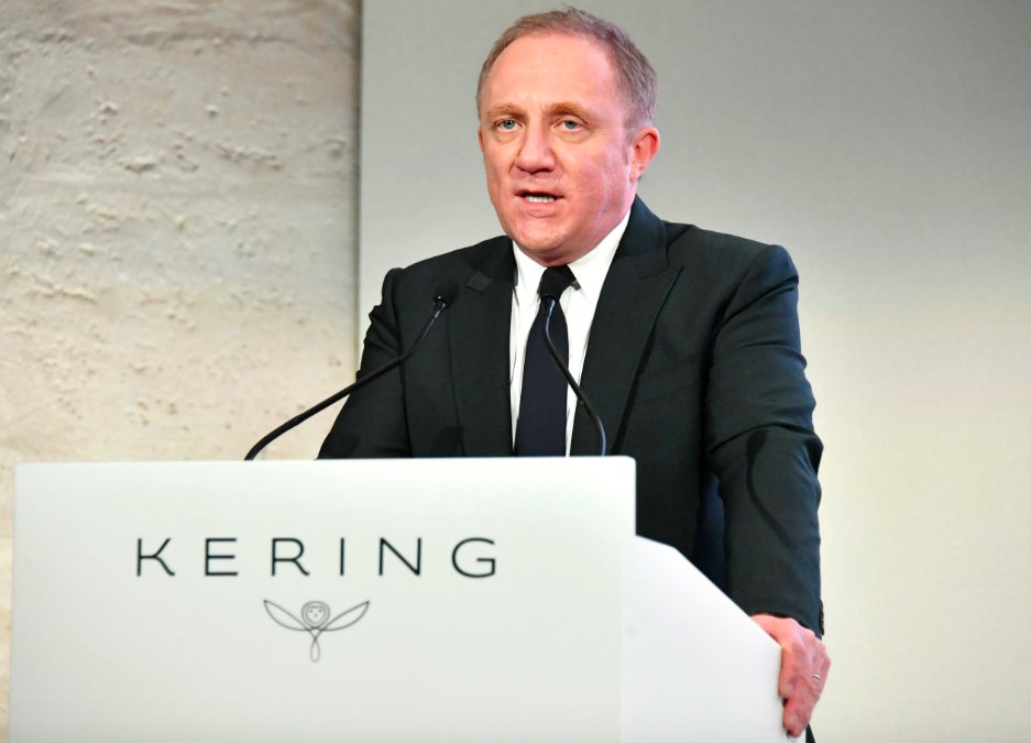 cppluxury's tweet image. Kering owner to cut investments as debt surpasses €7.1 billion

cpp-luxury.com/kering-owner-t… 

#Kering #Artemis #FrancoisHenriPinault #Pinault #Gucci #SaintLaurent #Balenciaga #Boucheron #luxury #luxurygroup #luxurybrands #luxurycompanies #luxuryretail #luxurybusiness @KeringGroup
