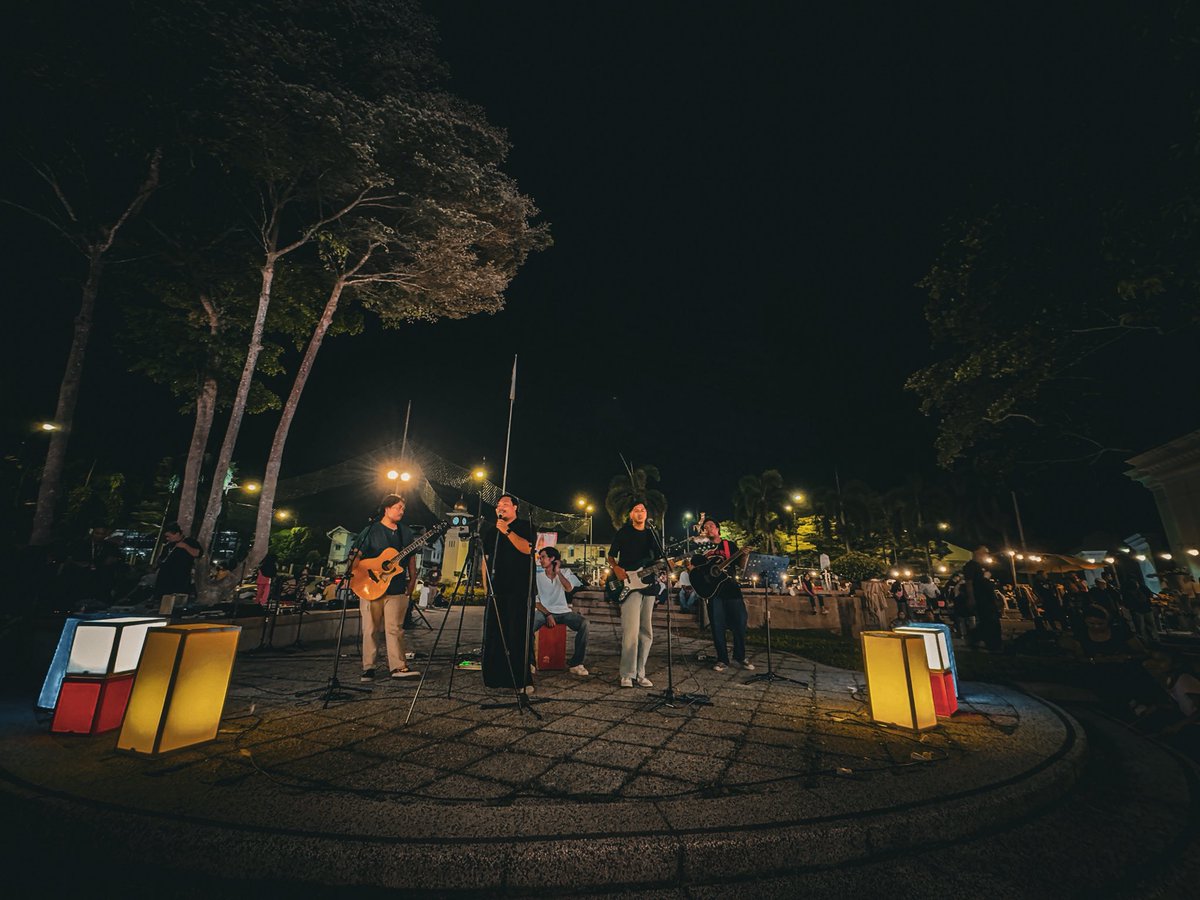 Kuala Kangsar jadi saksi penutup penuh warna Kembara Inspirasi Seni Perak 2025 menampilkan persembahan akustik dari Gatera.

Dari Ipoh ke Taiping hingga Kuala Kangsar, 3 daerah, 3 cerita seni. Tahun depan, 2026, mungkinkah 6 daerah bakal digegarkan? Nantikan!