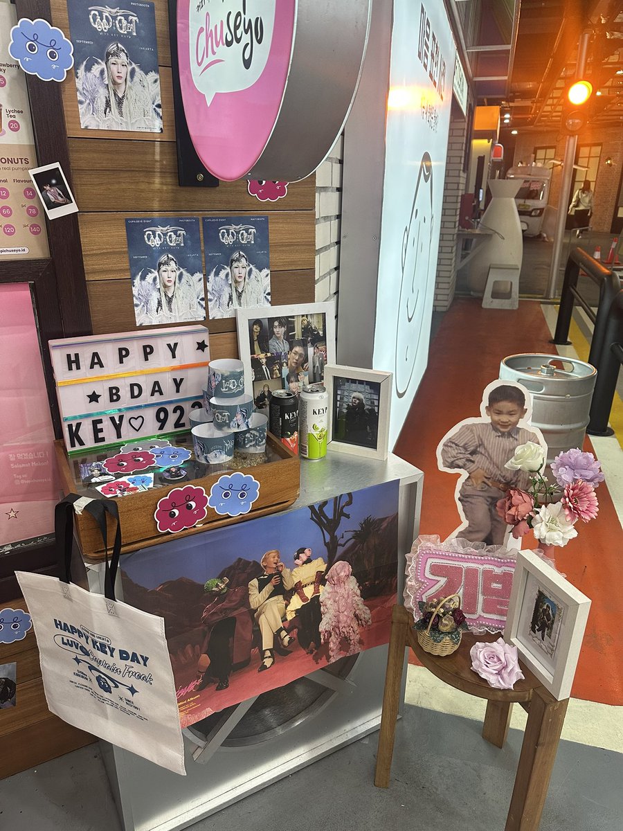 earthtotaemin's tweet photo. thank you for this cute and sweet event @lilfreakslab 🙌🥰 https://t.co/kuVNJ6aODT