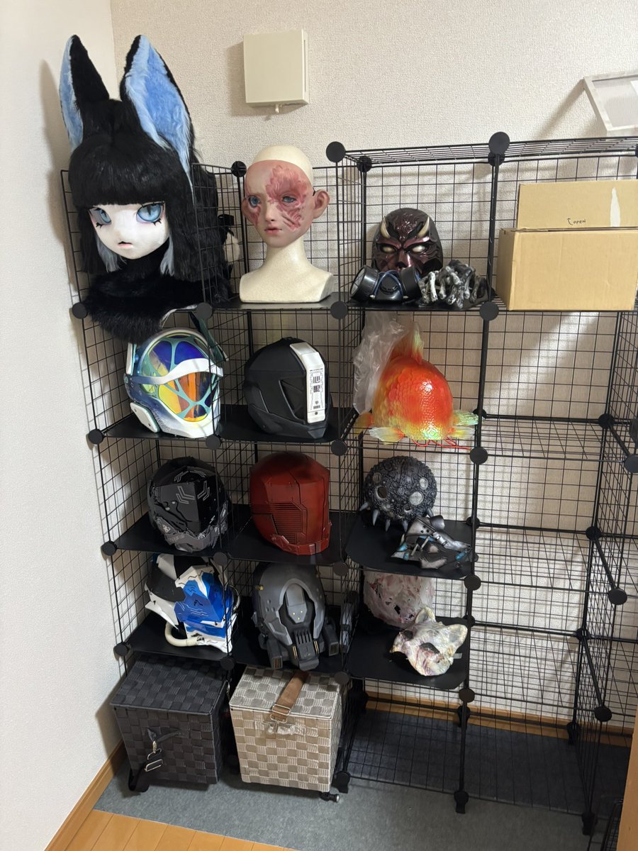 bashio_'s tweet image. とりあえず並べた。

傷面は箱に戻そうかな…

なんかまだ他にもある気がするけどとりあえずこんなもんやろ

あかいぬとTPは下の箱の中にある