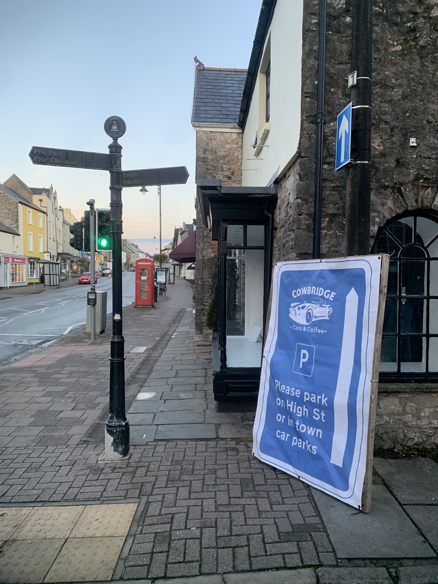 CowbridgeCarsC's tweet image. It’s a beautiful morning in #cowbridge we hope you are all coming down today to #CCC 
Always last Sunday in September