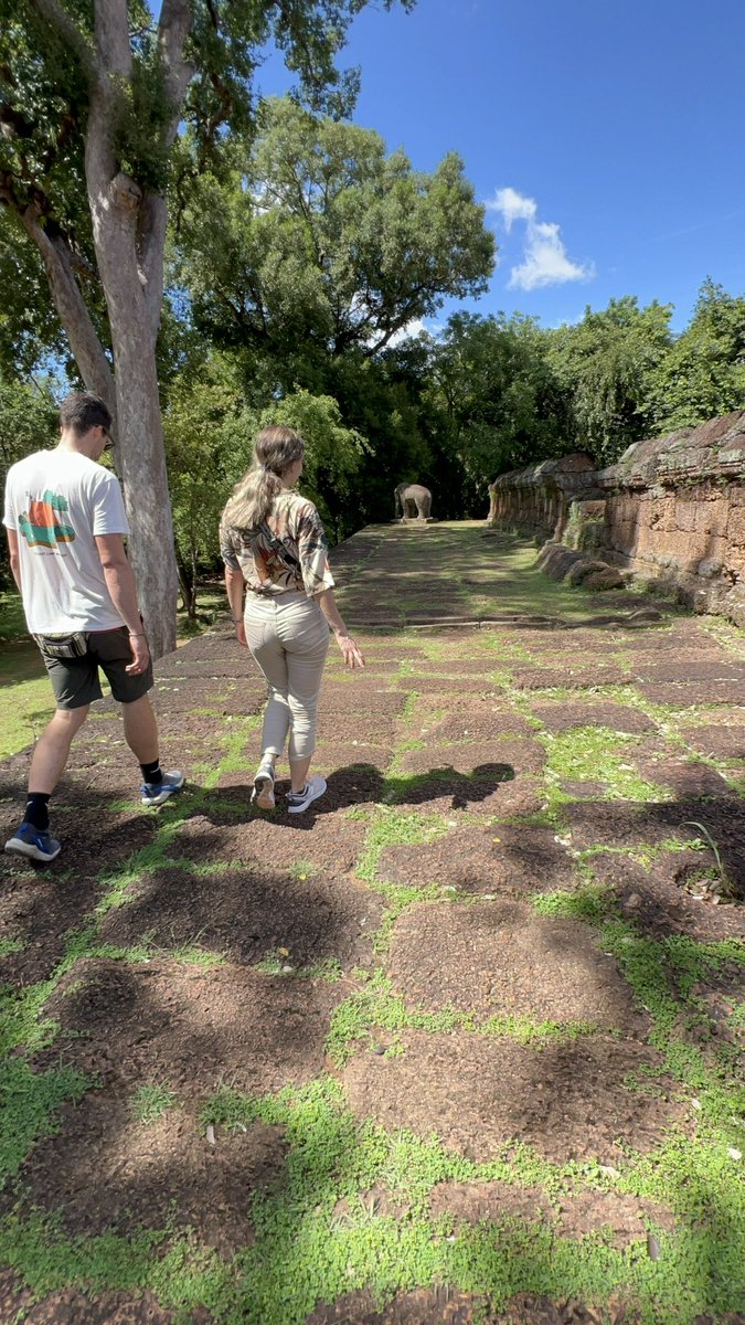 ChhetPoleak's tweet image. Cycling Angkor Archeological Park Visit Less Touristy Temples: 
1 Pre Rup Temple
2 East Mebon Temple
3 Ta Som Temple
4 Neak Poan Temple
5 Preah Khan Temple 
6 Angkor Thom Wall 
Cycling With Poleak
Cycling With Trek Bike

#localguide #angkorguide #CyclingGuide #tourguide #poleak