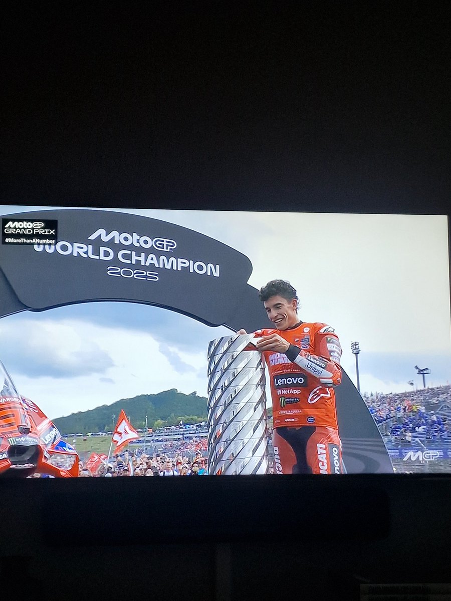 ecoriders's tweet photo. @marcmarquez93 En la cúspide de deportistas extraordinarios de la historia. Un ser humano extraordinario. "Ahora estoy en Paz conmigo mismo"  Marc es mas que números, es una cátedra magistral de lucha, determinación, liderazgo, inspiración entre muchas mas. https://t.co/ZTjWDbPiAN