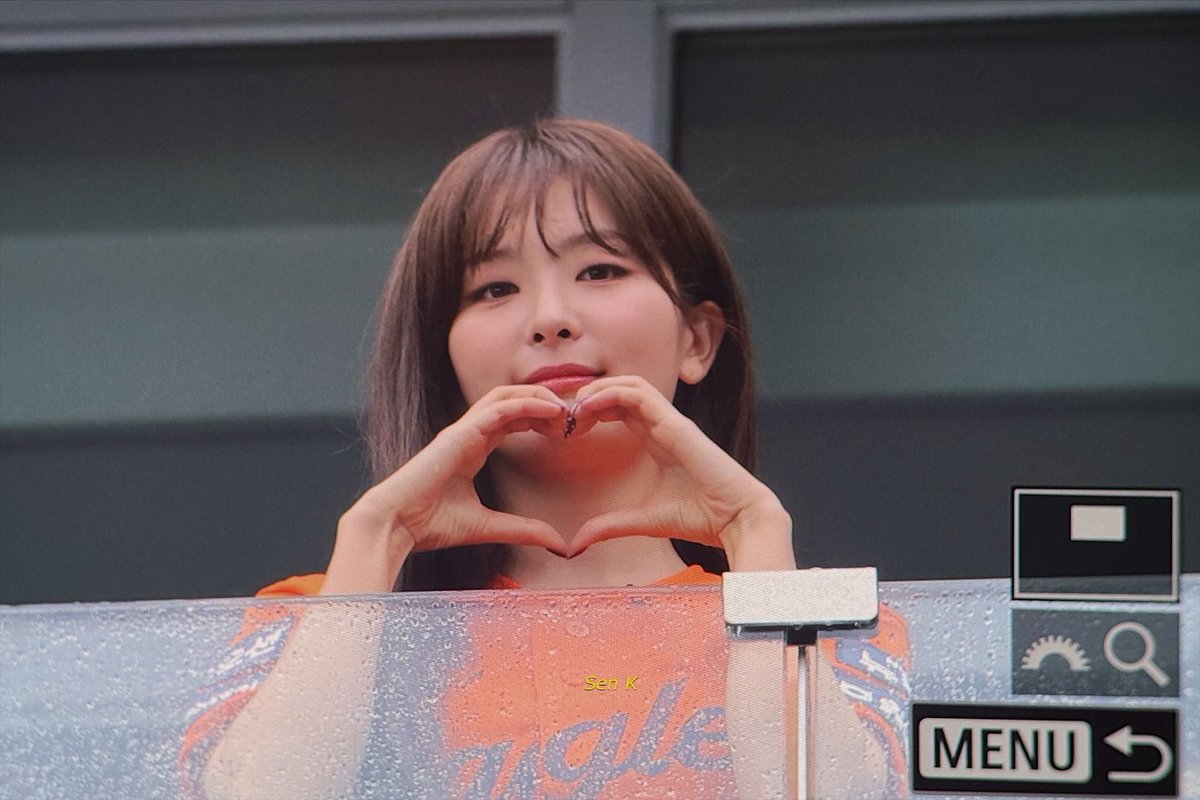 even though the game got cancelled seulgi did everything in her power to at least see her fans…. truly an angel 🥹