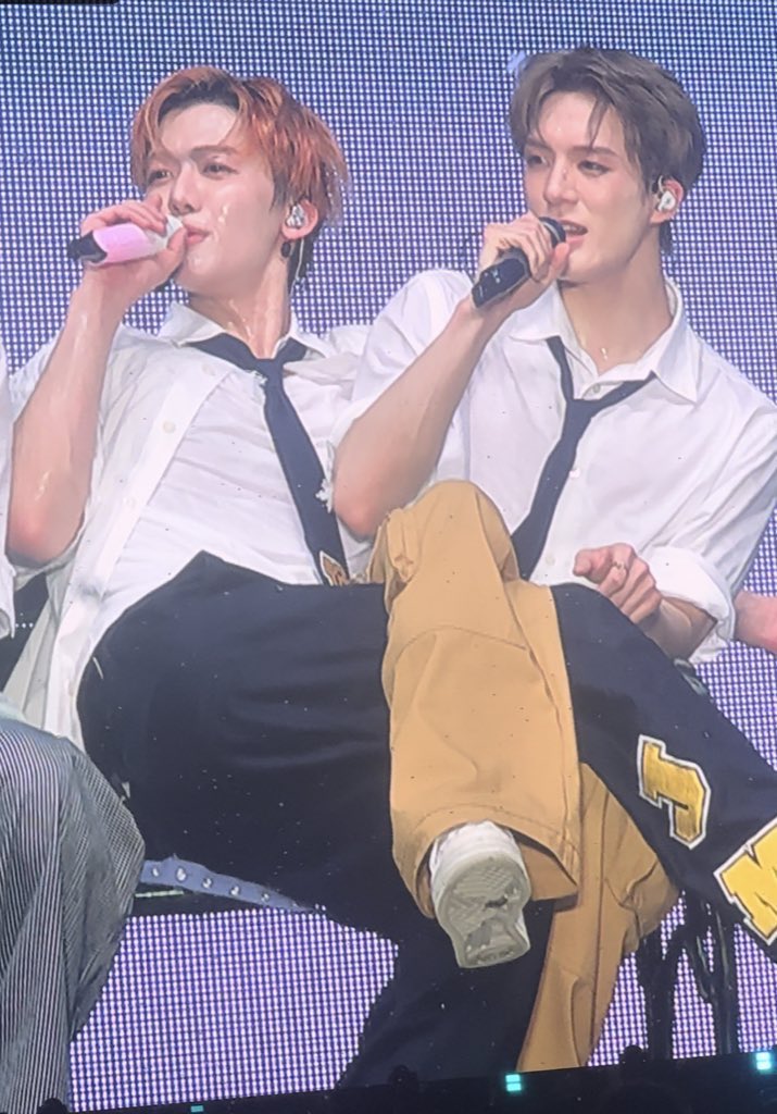 난 민노가 탕후루 돼서 빈틈없이 붙어있는게 그렇게 좋더라