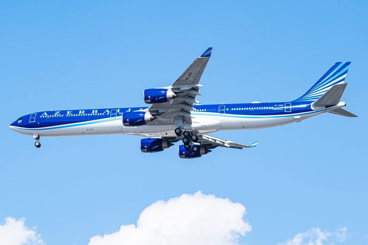 airwaysmagazine's tweet image. The unique Azerbaijan Government A340-600 at JFK. 

📸 : Tommy Tian /Airways       

#airbus #azerbaijanairlines #avgeek