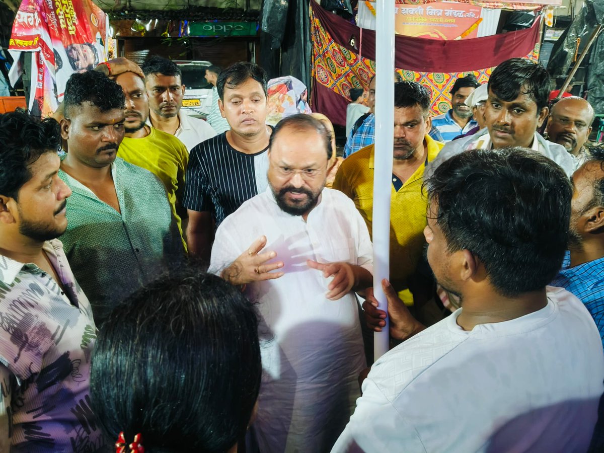 TukaramKate's tweet image. लोकसंख्या वाढीमुळे चेंबूरमध्ये पाणी समस्या वाढली आहे. भक्ती पार्कसह इतर भागांमध्येही समस्या आहे. रहिवाशांच्या पाठपुराव्यानंतर मी व जल विभागाचे सहाय्यक अभियंता श्री. भिसे यांचे समन्वय करून पाणी समस्या लवकरच सुटेल, असा विश्वास आहे.

#tukaramkate #ChemburDevelopment #WaterForAll