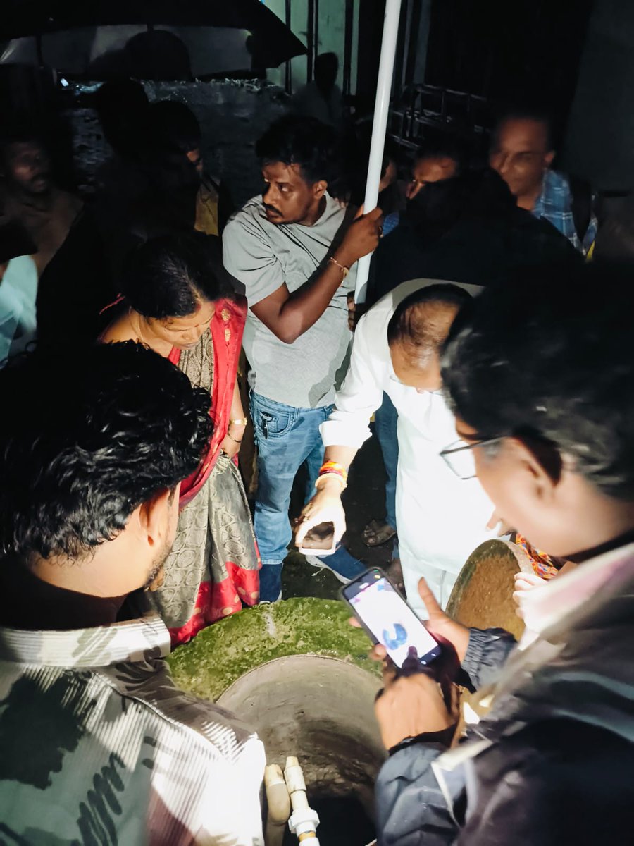 TukaramKate's tweet image. लोकसंख्या वाढीमुळे चेंबूरमध्ये पाणी समस्या वाढली आहे. भक्ती पार्कसह इतर भागांमध्येही समस्या आहे. रहिवाशांच्या पाठपुराव्यानंतर मी व जल विभागाचे सहाय्यक अभियंता श्री. भिसे यांचे समन्वय करून पाणी समस्या लवकरच सुटेल, असा विश्वास आहे.

#tukaramkate #ChemburDevelopment #WaterForAll