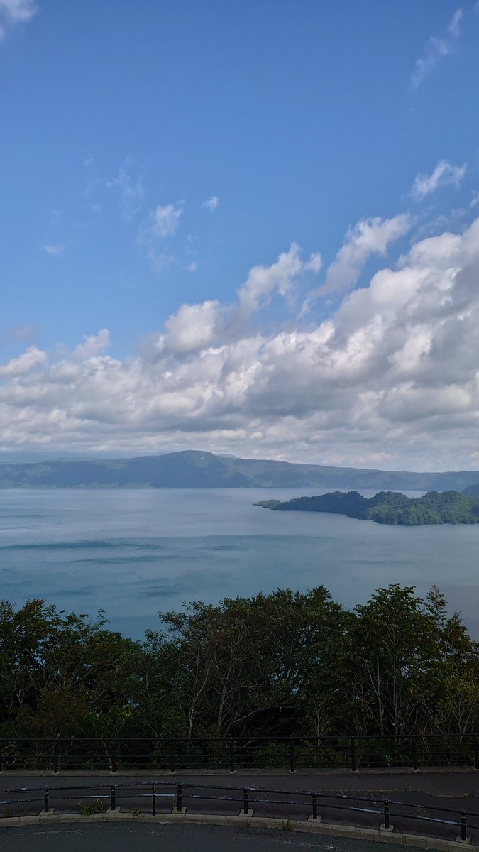 十和田湖でモーニング☕
自然を楽しみたがら食べるアップルパイは格別😇