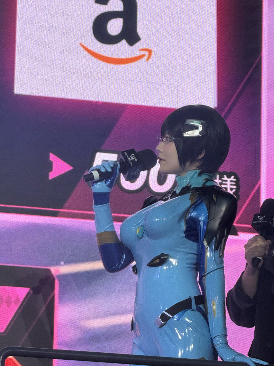 sk_tone's tweet photo. 東京ゲームショウで2回目の東雲うみさんの出るブースへ！

マジでショートカット似合ってて横顔が美し過ぎた！

いい写真ばかりで選ぶのに苦労したけどショートカットで横顔がとてもビジュアルがいい！

@sinonome_umi 
#東雲うみ https://t.co/dCgkphLOKq