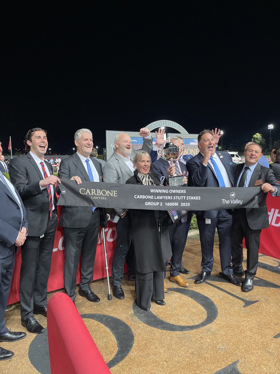 1000giggles's tweet photo. Wow what a weekend 🐎🏉 #Charm #Jenni Congrats all winning #OwnersConnections @TheValley #FriNite #G1 @ladbrokescomau #Manikato & thank you all owners partners members patrons @777MJB Committee staff @RacingVictoria participants&staff #1😁😁😁 #Legendary https://t.co/6H1MgkAQaS