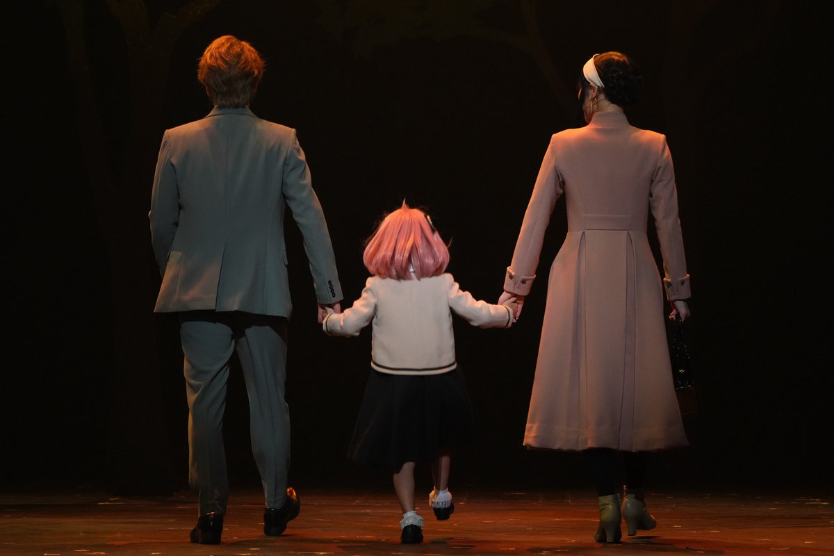 🔫🌹🥜ミュージカル『SPY×FAMILY』

本日9/28(日)川越プレビュー公演千穐楽‼️

皆様のご声援、心より御礼申し上げます🙏

次回【10/7(火)～10/28(火)】日生劇場公演で
ぜひお会いいたしましょう❗️

#ミュージカルSPY

🎟️チケット情報
stage.toho-navi.com/general/calend…

🎀公式サイト
tohostage.com/spy-family/