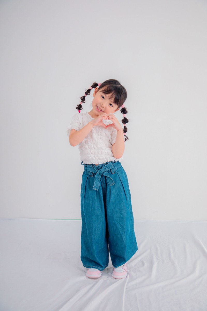 Rikotoharuto's tweet photo. 2025 Autumn Act振り返り！
まずはポートレート撮影から。りこは表情づくりがだいぶ上手になったかな✨
ハルくんは初めてのブース撮影でした🎶パパが作った髪のせいでゴリけん風🤣一人で勝手にブースに入って勝手に撮ってもらって帰ってきてビックリしたー🫨

#アクターズスクール広島 #ASHKIDS https://t.co/W3Yki4ZtYx