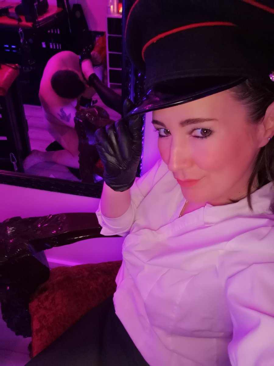 Sold out by the mirror 😜😅