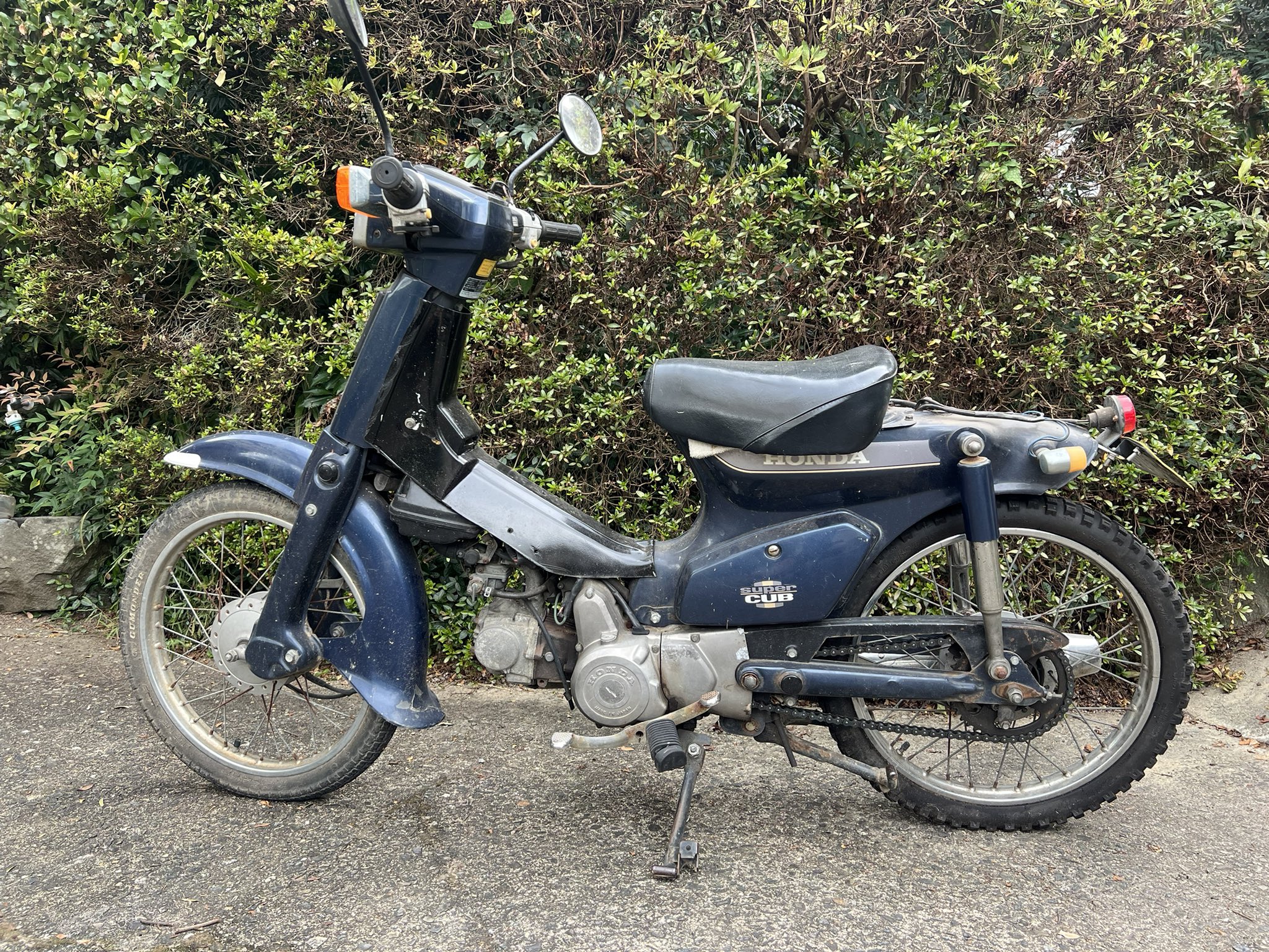 トントン虎吉 📰 — 灰色顯高級，輕盈舒適，時尚&復古融為一體— · 商品名稱