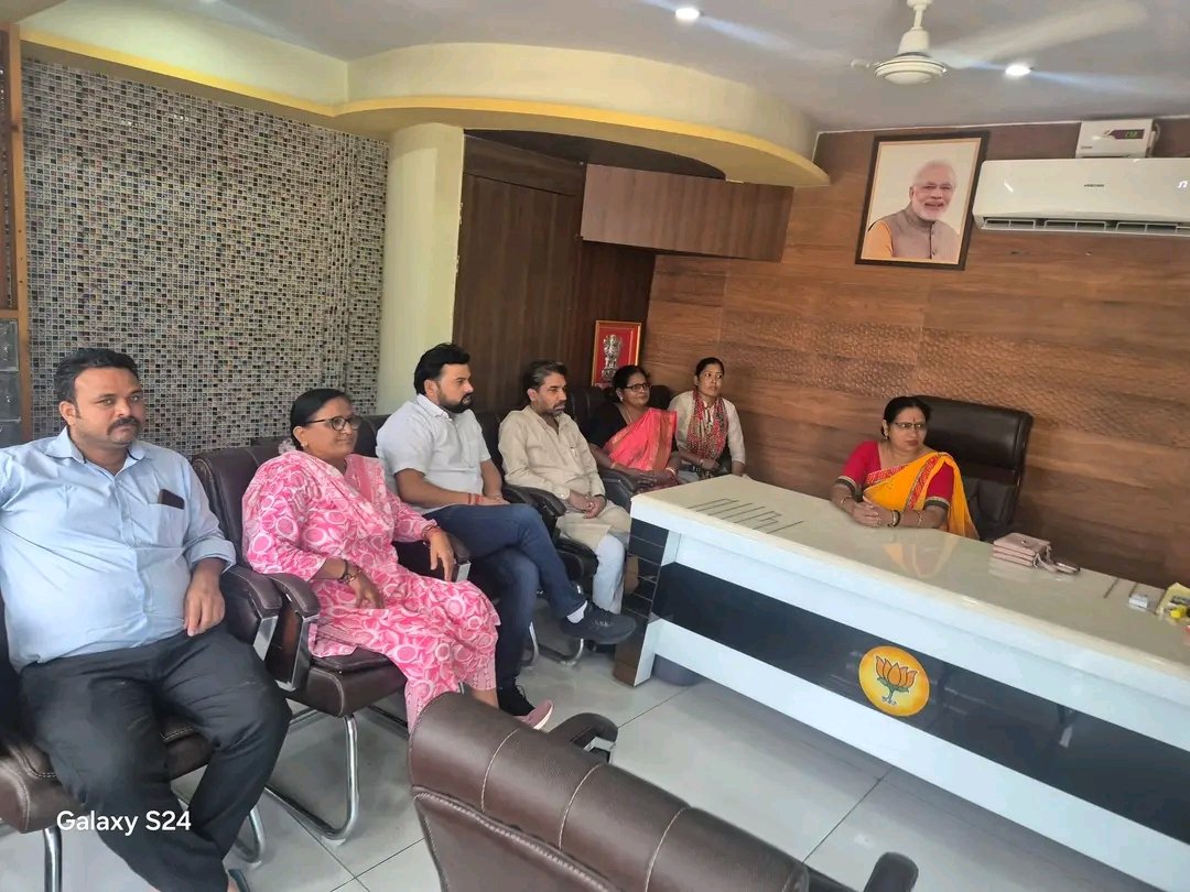 देश के यशश्वी प्रधानमंत्री आदरणीय श्री नरेन्द्र मोदी जी के सुप्रसिद्ध कार्यक्रम मन की‌ बात कार्यक्रम को बूथ संख्या 36 फतेहगढ़ मंडल में सुना 
प्रधानमंत्री आदरणीय श्री नरेन्द्र मोदी जी द्वारा बताएं गए आत्मनिर्भर भारत के संकल्प को पूर्ण करने।