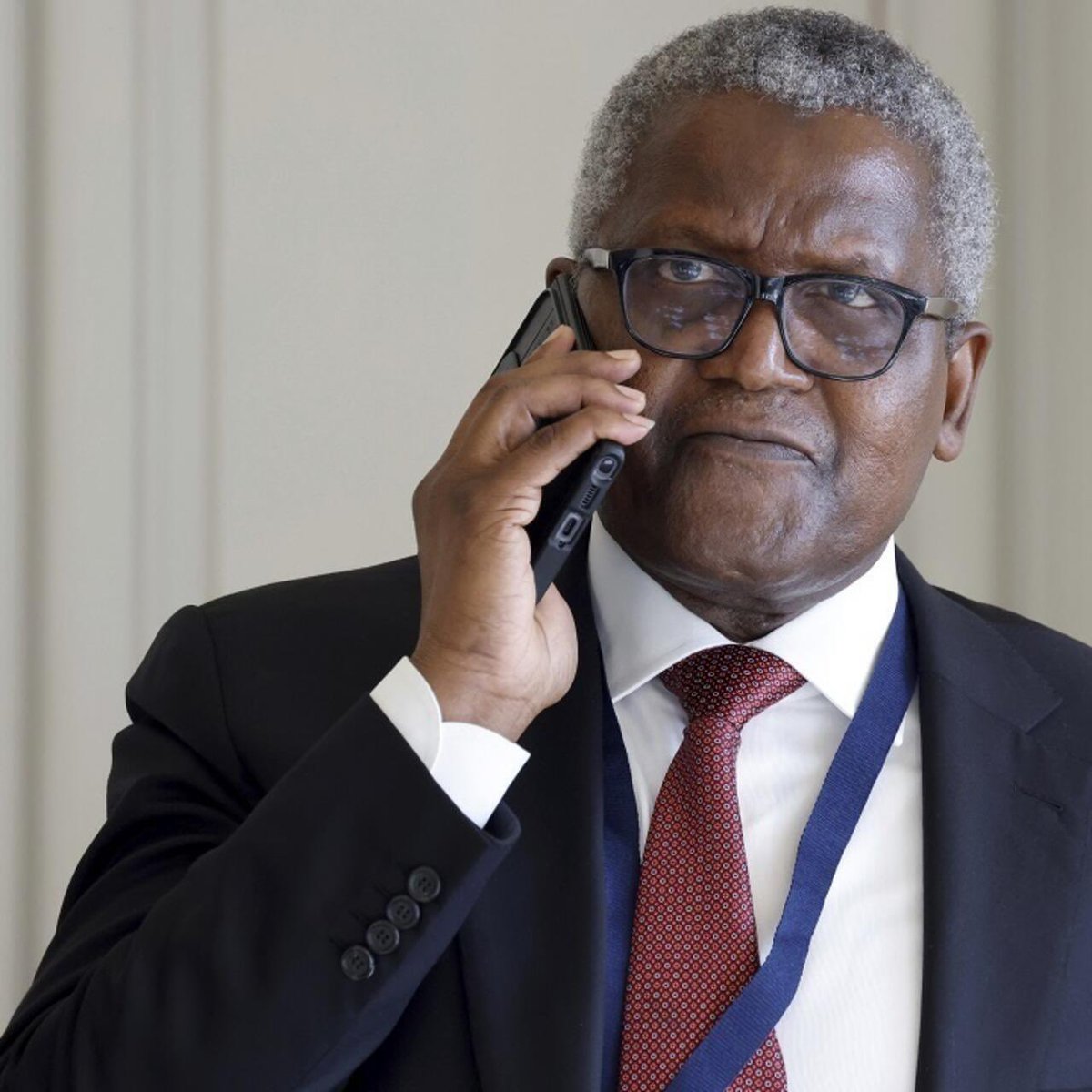 🚨🇳🇬Nigeria : PENGASSAN x Dangote. 
Le puissant syndicat nigérian du pétrole et du gaz, PENGASSAN, a ordonné à ses membres de cesser tout service à partir de 00h01, lundi 29-9-025. Le mot d’ordre vise directema la raffinerie de Dangote, dont l’approvisionnement en gaz et en brut