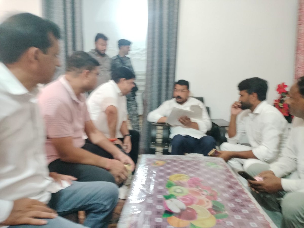 RTE लागू होने से पूर्व नियुक्त शिक्षकों पर टीईटी थोपने के विरोध में जिलाध्यक्ष उ.प्र. प्रा.शि.संघ जिला बिजनौर  के नेतृत्व मे  माननीय सांसद बिजनौर को माननीय प्रधानमंत्री जी को सम्बोधित ज्ञापन सौपा गया
<a href="/DrDCSHARMAUPPSS/">Dr Dinesh Chandra Sharma</a> 
<a href="/UPPSS1921/">UPPSS(उ०प्र०प्राथमिक शिक्षक संघ)</a>
<a href="/CMOfficeUP/">CM Office, GoUP</a>
 <a href="/Aamitabh2/">Amitabh Agnihotri</a>