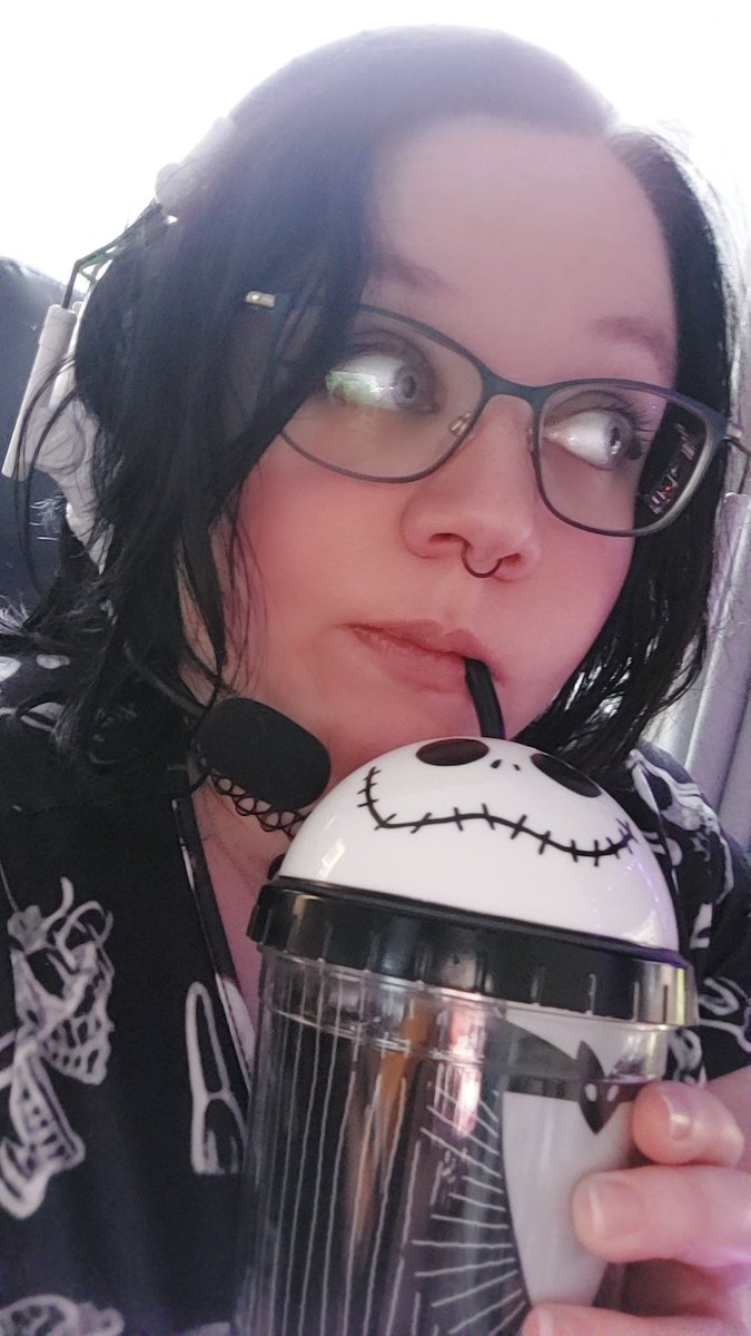 TheQueenEmzz's tweet photo. Spooky season is approaching! Get excited with me 🎃👻🧟‍♀️ https://t.co/tcNJeG9ww6