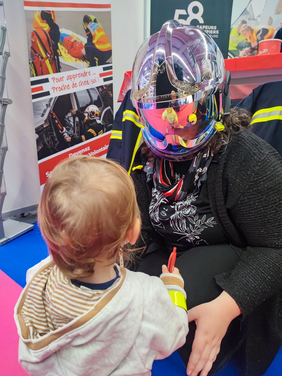 SDIS58's tweet image. 🚒 Les sapeurs-pompiers de la Nièvre sont à la Foire Expo, au sein du nouveau complexe Nevers Agora, jusqu’au 5 octobre !

👩‍🚒 Essayage de tenues
🔊 « Boîte 2 tons »
🤝 Engagement &amp;amp; volontariat

👉 On vous attend nombreux !