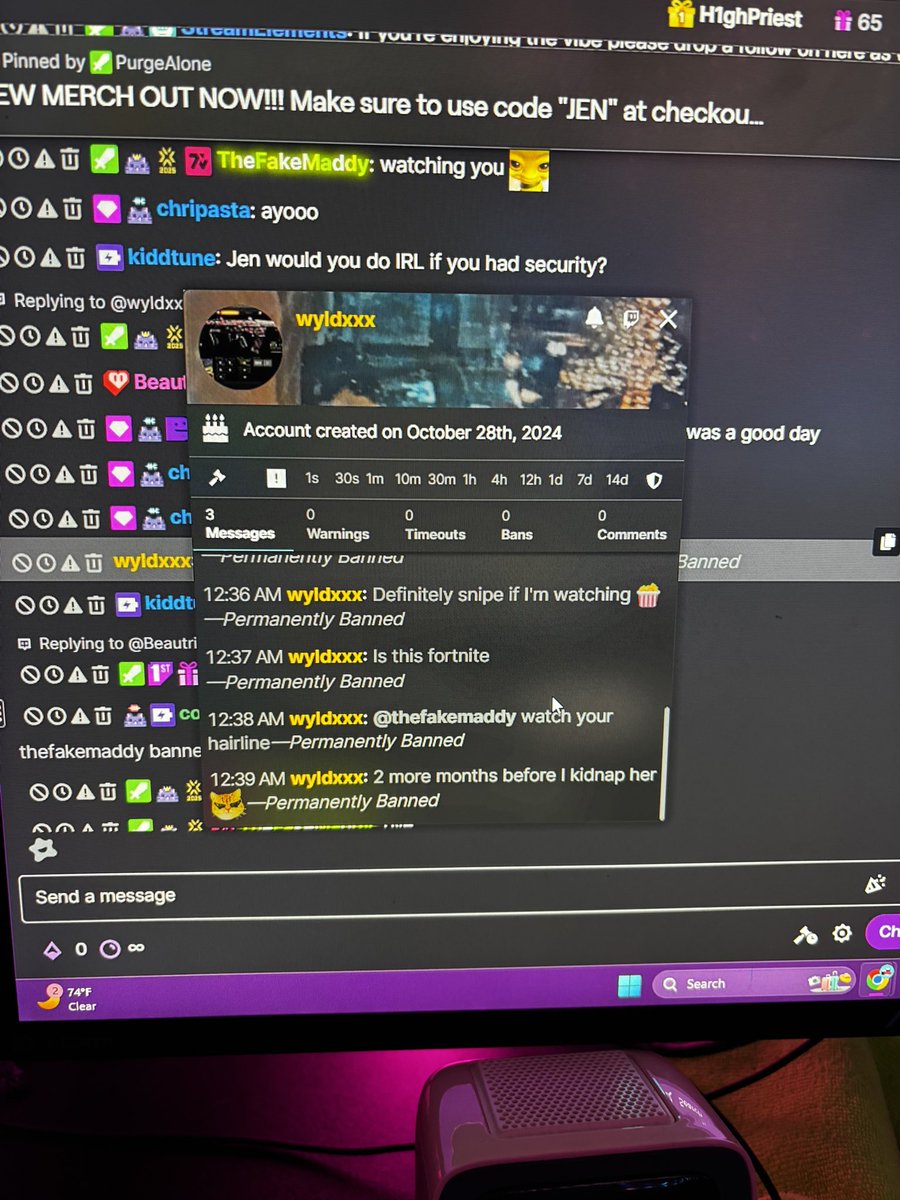 DeJenQueen's tweet image. If anyone girls who stream on twitch would like to pre ban I had this loser in my chat earlier :) if anyone knows who he is also lmk hehe ! just looking out for the community🙏🏻