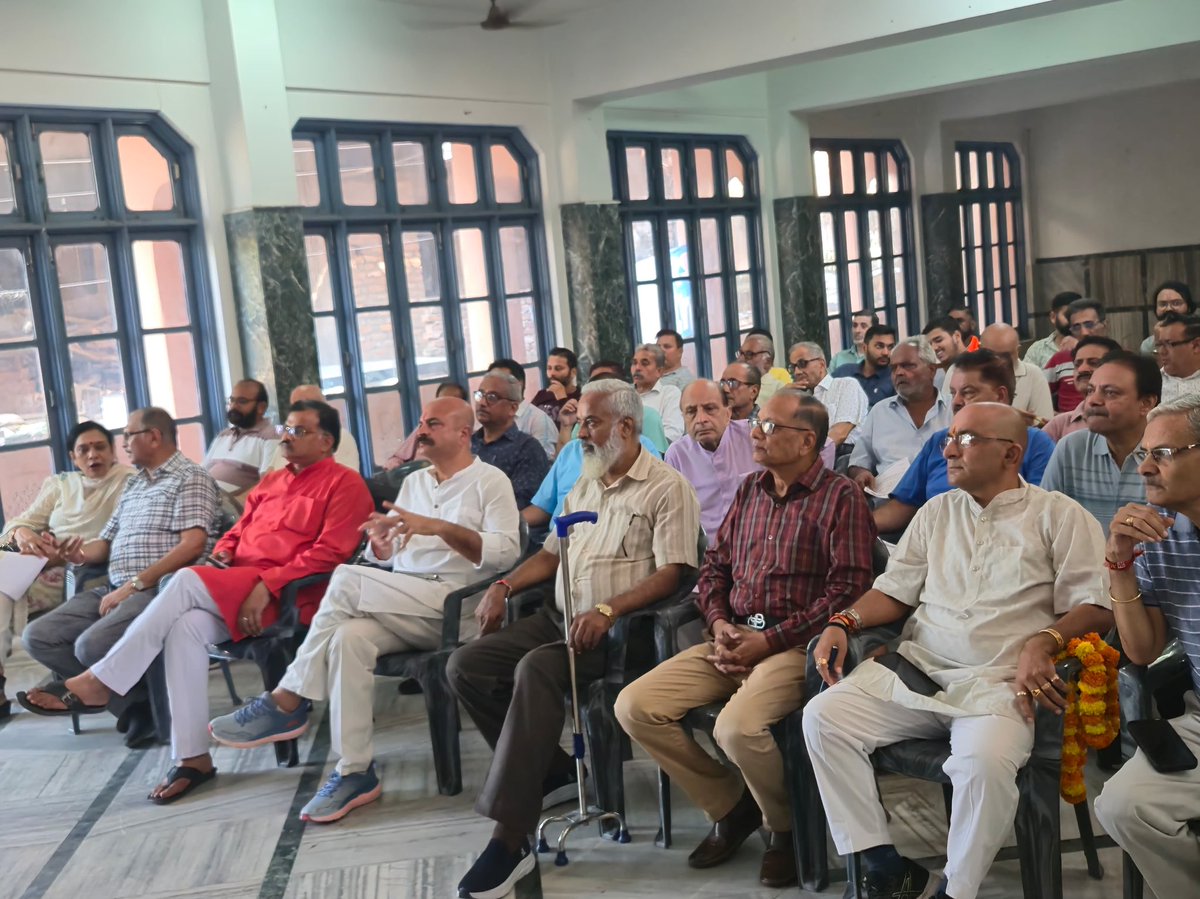 YudhvirSethiBJP's tweet image. 📻 Today at Ward 4, Booth 113, we listened to Modi Ji’s inspiring Mann Ki Baat with full dedication.
His words always motivate us to contribute towards nation building and serve society with renewed energy. 🙏

#MannKiBaat #ModiJi #Ward4 #Booth113 #NationFirst #SevaHiSankalp