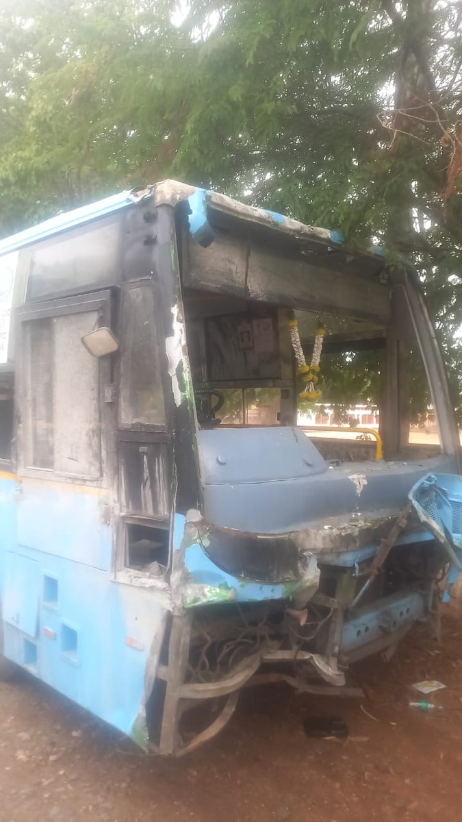 simhadhamari's tweet photo. ಚಾಮುಂಡಿಬೆಟ್ಟದ 26/09/2025 ರಂದು 
ನಡೆದ #KSRTC bus ಅಪಘಾತದಲ್ಲಿ ನಮ್ಮ ತಂದೆ ಚಿಕ್ಕಬಸವೇಗೌಡ 74 ವಯಸ್ಸು 
 ದೈವದಿನರಾಗಿದ್ದಾರೆ ಆದರೆ ಯಾವದೇ ಮಾದ್ಯಮದಲ್ಲಿ ಸುದ್ದಿ ಮಾಡಿರುವುದಿಲ್ಲ
ಮತ್ತು ಇಲಾಖೆಯ ನಿರ್ಲಕ್ಷ್ಯ 
@tv9kannada @publictvnews 
@AsianetNewsSN https://t.co/g6LKgvdMwt