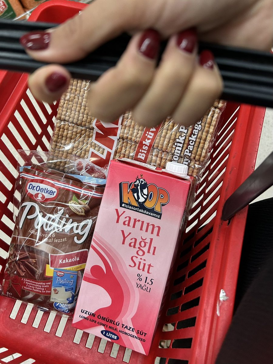 Kasiyer abla  her şeyi anladı her şeyi😂😂