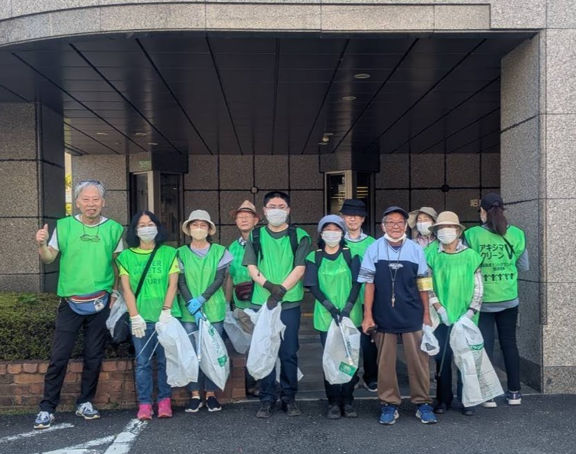 akishima_cleanV's tweet photo. 昭島市の清掃活動(ゴミ拾い)ボランティア団体です

🎑活動報告🎑

9月21日(日)朝10時～
12人で市内の清掃活動を行いました😃

暑さがぶり返した中でしたが、
久しぶりの活動で、近況などを話しつつ、
楽しく活動できました✌️

次回は、10月19日(日)に
社協さんとの合同活動予定です❗

⬇️活動参加者⬇️ https://t.co/g16KTcPOWz