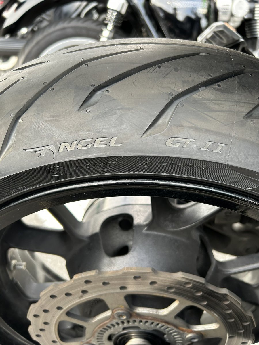 【タイヤ交換】

PIRELLI  ANGEL GT2
末尾に（A）が付く重量モデル用さ

ようこそ俺のエンジェル
遥かイタリアから俺の所へ

その薄く纏った被膜
俺が優しく脱がしてやるからよ🥰

まだ見た事ない景色
一緒にたくさん観に行こうな！🤗

乗り心地？
まだ店だよ🤭

嬉しくてすぐpostしちゃった😅