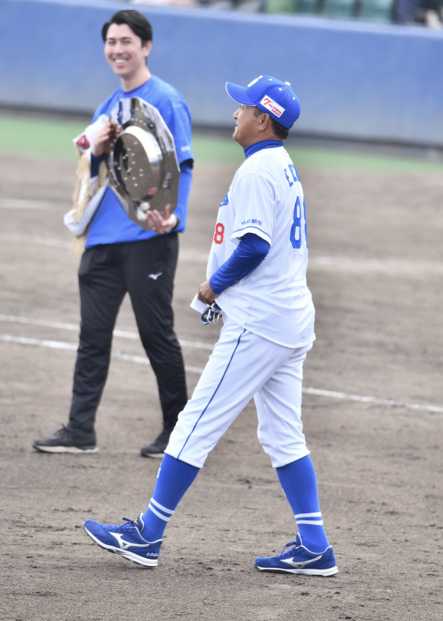 中日ドラゴンズ 山下斐紹 手袋 着用 中日ドラゴンズ 山下斐紹